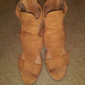 Donated revel sandals